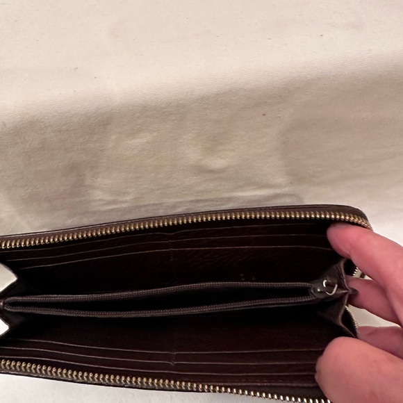 Gucci Guccisimo brown nylon monogram zippy wallet. Zipper is 3/4 around. - Picture 7 of 8